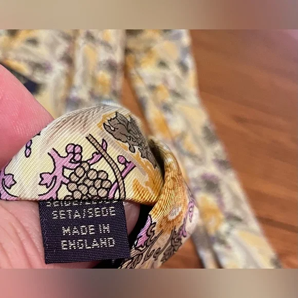 EUC LIBERTY Tie, gold/purple colors, grape vine flower pattern. - Picture 3 of 7